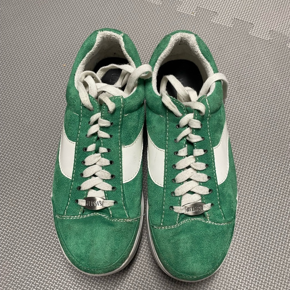 Delia’s size 9 green suede sneakers